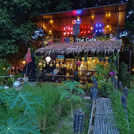 Do Dee Cafe Bangkok Hostel